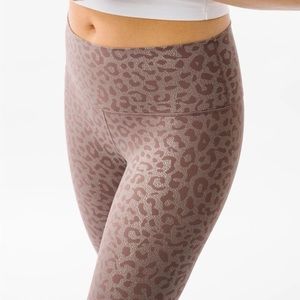NWT Zyia lilac leopard supreme 7/8 leggings, size 6-8